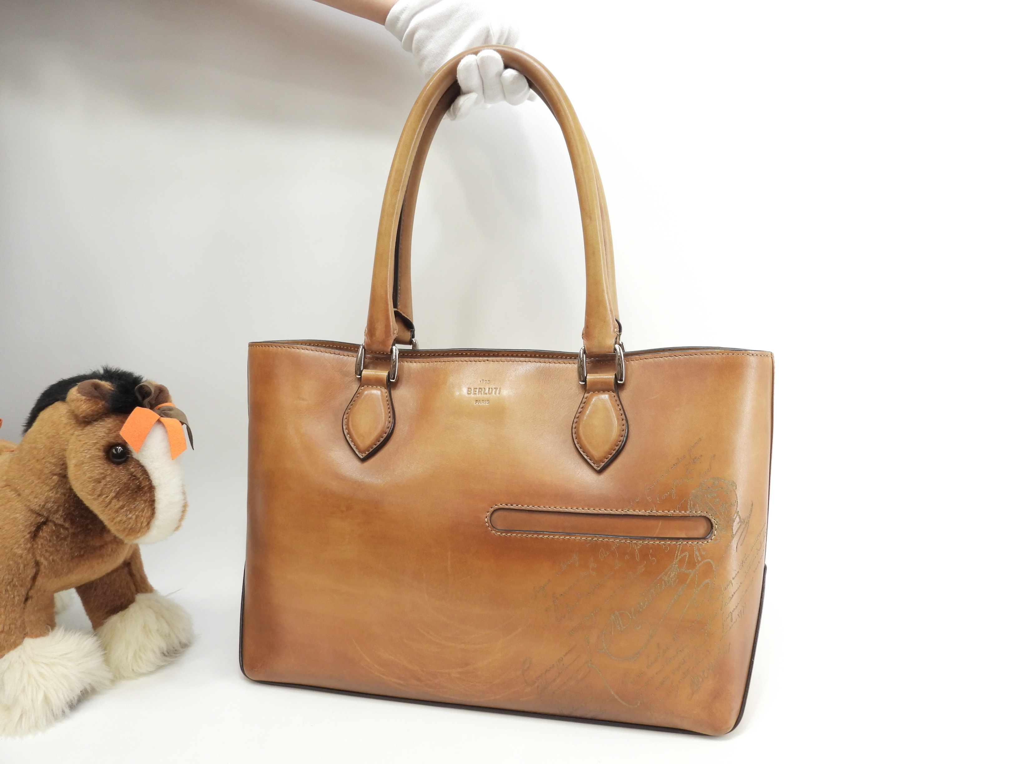 トゥジュールミニ カリグラフィ レザー茶 トートバッグ メンズ@A0260 2