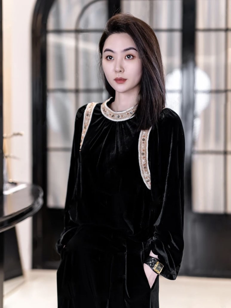 【2024新作】ベルベット トップス レディース S/M/L ブラック 手縫いビーズ装飾 86.3%ポリエステル 6.6%マルベリーシルク 秋冬 高級感 フォーマル【LPIUTY】