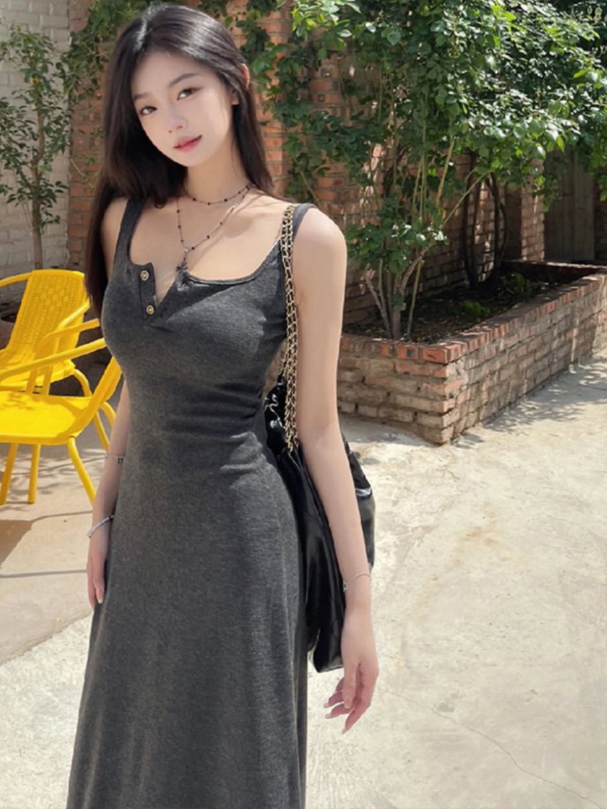 ハイエンドの質感スリムフィット洋ナシ型の体型ヒップにぴったりフィットするロングスカートを備えた夏用女性用グレーニットサスペンダードレス 4,560円