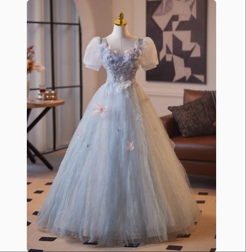 カラードレス 爽やかで優しいブルー 短袖 編み上げ 花モチーフ キラキラグリッターチュール 床付く チュールスカート