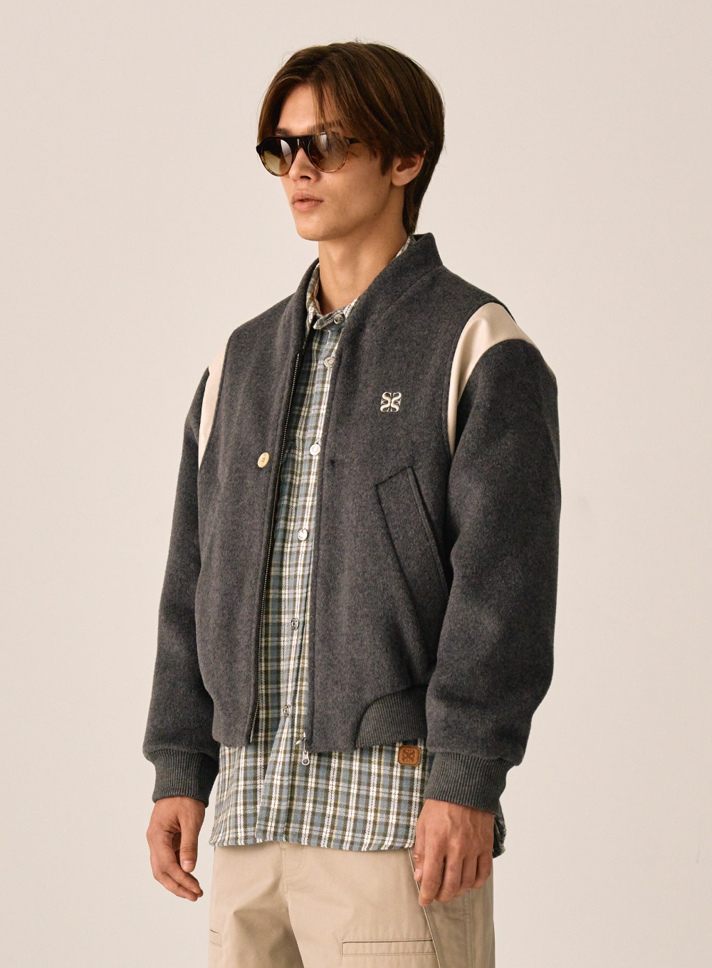 【SATUR】 PERCY COLLARLESS VARSITY JACKET : CHARCOAL GRAY