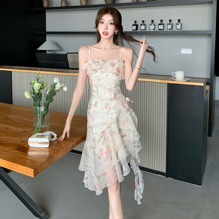花柄ワンピース アシンメトリー リボン飾り ノースリーブ キャミワンピ Aライン ワンピース ティアードフリル きれいめ スリム 細見え 透け感 デイリー おしゃれ セクシー 上品 大人 リゾートワン