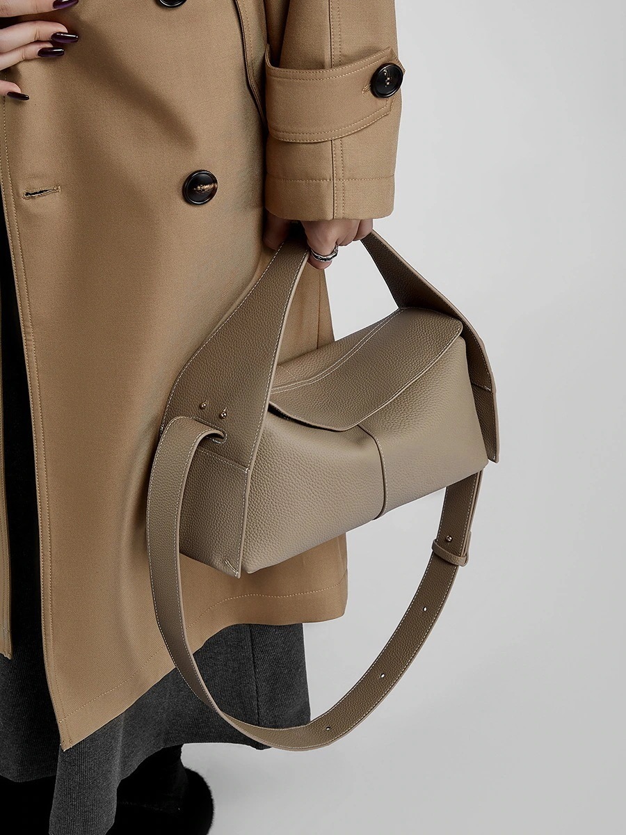 キルティングバッグ本革 新作 ショルダーバッグ 大容量 リュック ミニバッグ 手提げバッグ 肩掛け 防水 トートバック 気質 おしゃれ 百掛け バックパック高級感 質感 気質 ショルダーバッグOL通勤