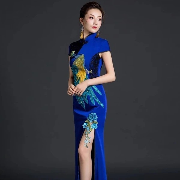 ワンピースドレスドレスバンケットドレステールフロントスリットチョンサム2025秋と冬のチームパフォーマンスユニフォームロング