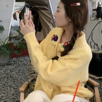 襟フラワー刺繍 配色花模様 オーバーサイズ リラクシー 羽織りもの トップス カーディガン セーター