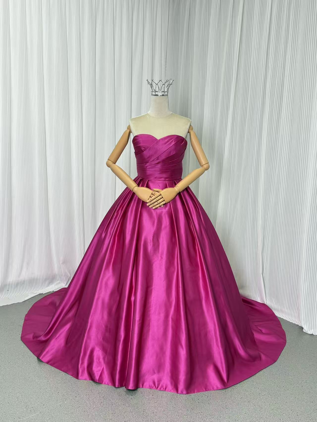 カラードレス ビビッドピンク 光沢サテン スリット 編み上げ 華やかなトレーン ビスチェドレス 結婚式