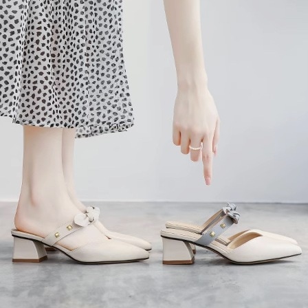 レディース サンダル ミュール ヒールシューズ スポーツサンダル ドレスシューズ ローヒール ポインテッドトゥ ベルト 美脚 脚長 スタッズ PU かわいい 大人可愛い きれいめ シンプル カジュアル