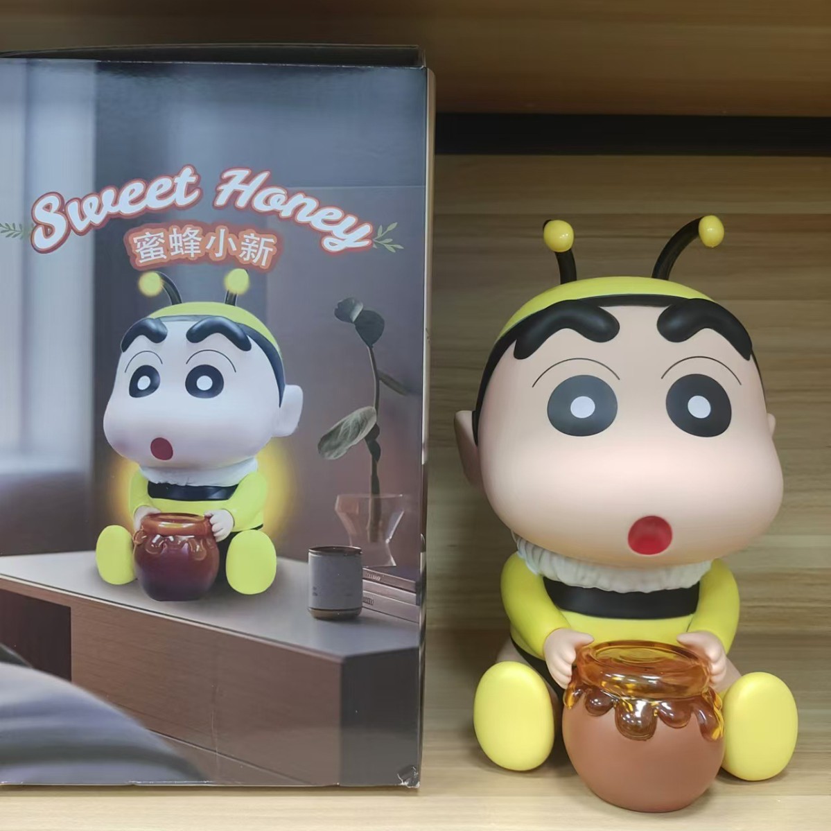 クレヨンしんちゃんの座り方蜜蜂灯しんちゃんフィギュアアニメフィギュアかわいいアニメブーム振り子アニメ