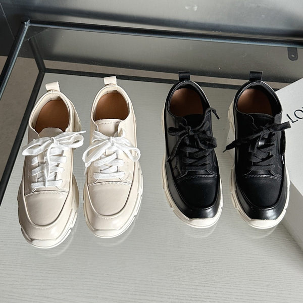 スニーカー フラット トラックソール レディース ローヒール 黒 ブラック アイボリー 歩きやすい 痛くない カジュアル シンプル スリッポン 靴 婦人靴 韓国
