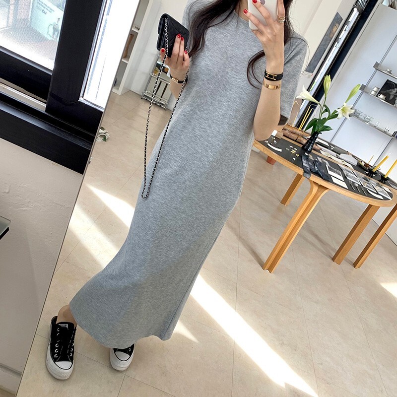 レディース ワンピース ニットワンピ 膝下 ミモレ ロング 長袖 クルーネック 襟なし スリム 細身 Iライン スマート フェミニン バックスリット ニット かわいい 大人可愛い きれいめ シンプル