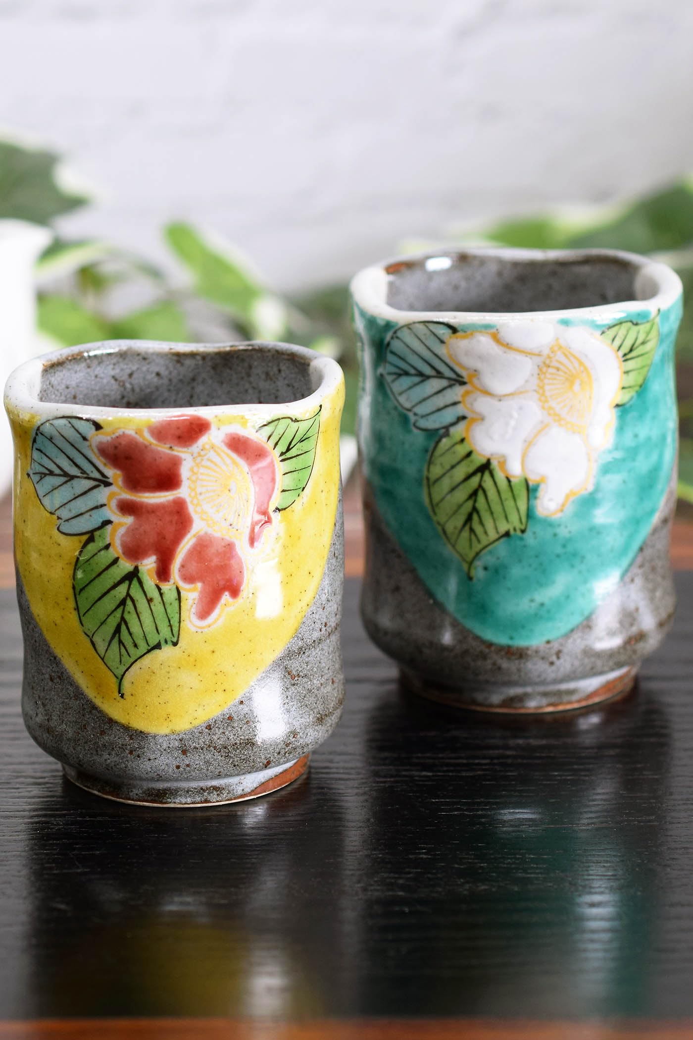 和座の蔵 おしゃれ ペア 湯呑み 九谷焼 夫婦湯呑み 色絵山茶花 陶器 ブランド 和食器 日本製 結婚記念日 還暦祝い 古希祝い 喜寿祝い 傘寿祝い 米寿祝い プレゼント ギフト