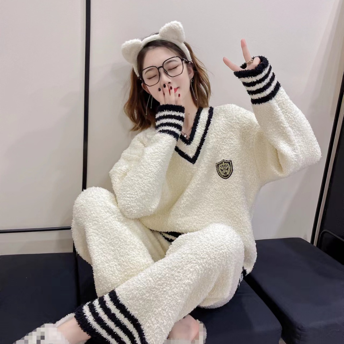 秋冬用レディースコーラルフリースパジャマセット - 厚手で暖かく肌に優しくカジュアルVネックプルオーバーニットウェア