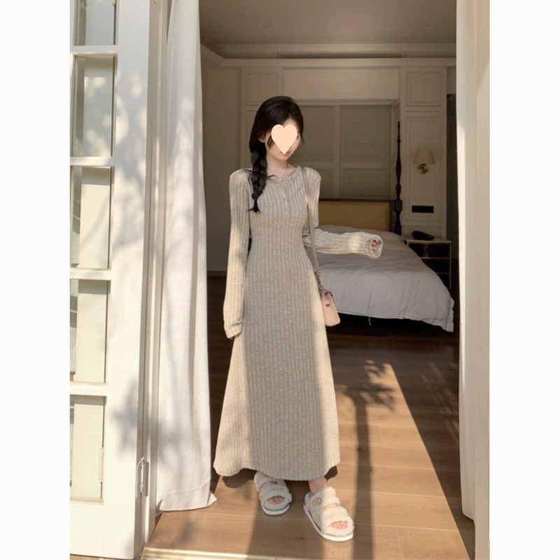 【1つ買うと10つ無料】ニットドレス女性の秋と冬2025年の気質ウエスト薄く長袖の長袖のボトムスカート