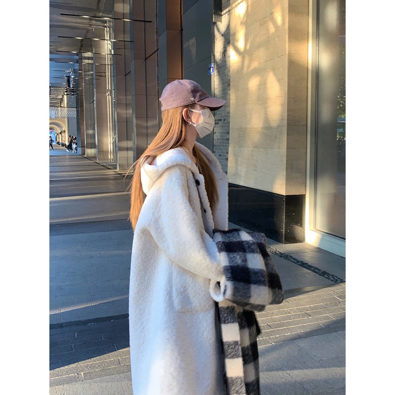 ラムウールコート女性のための 2025 秋と冬の新しいスタイルの小さな香りのスタイルプラスベルベット肥厚怠惰なスタイルの白いミドル丈コート