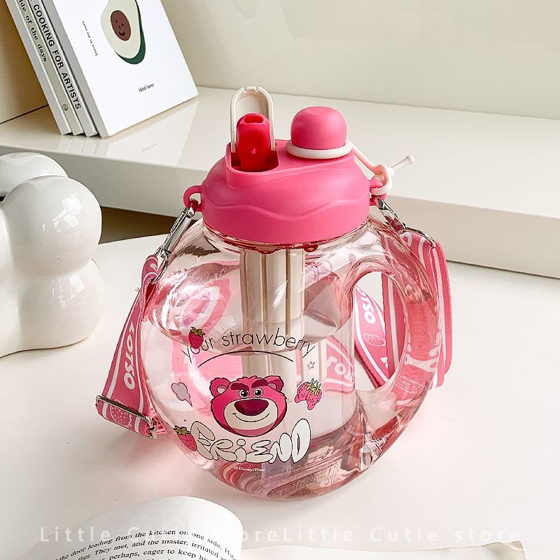 【1つ買うと10個もらえる】無料出荷Time salesいちご熊コップ子供女の子大容量外出携帯材質ストロー付きコップ新25289