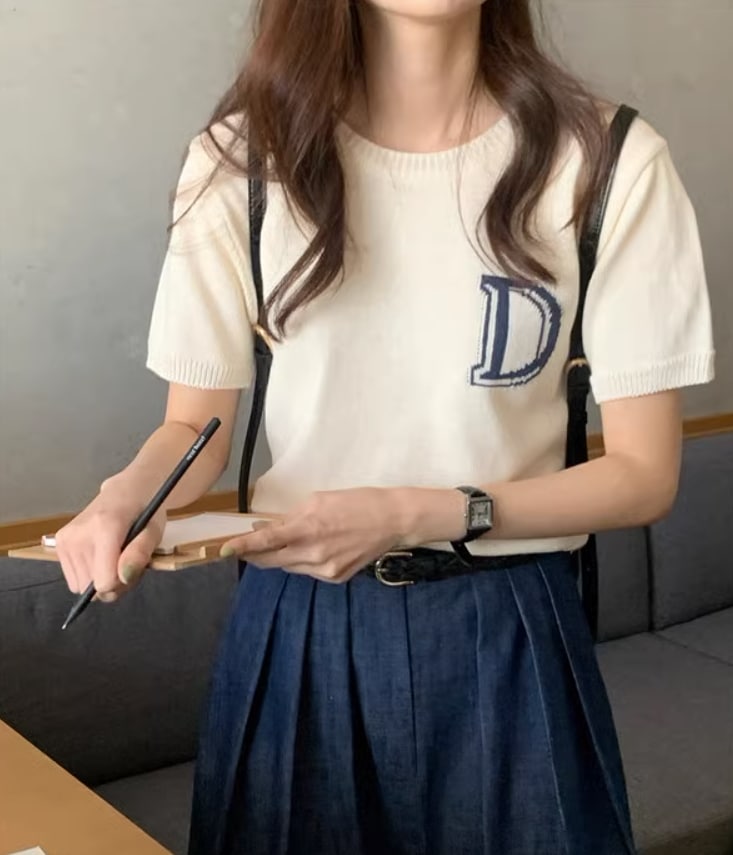 トップス デート モテアイテム ニットソー ポイント ロゴ 大人可愛い きれいめ 上品 おしゃれ かっこいい 大人可愛い ラブリー キュート ガーリー クール モード系 セクシー エレガント 存在感