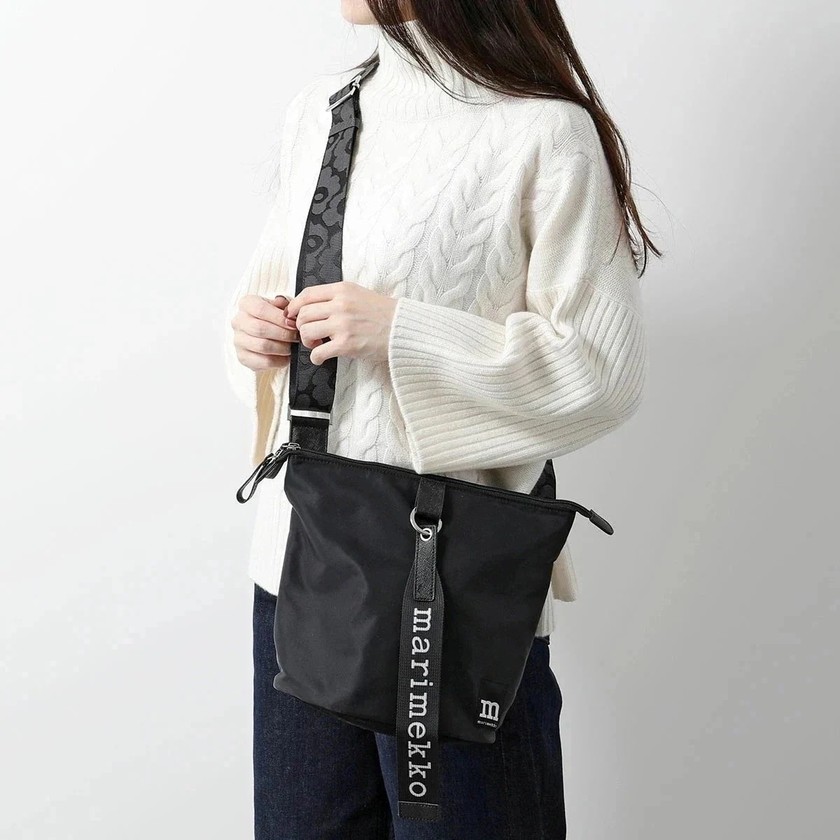 marimekko マリメッコ ショルダーバッグ CARRY ALL SOLID 091923 レディース ナイロン ウニッコ ロゴ クロスボディ 鞄 009