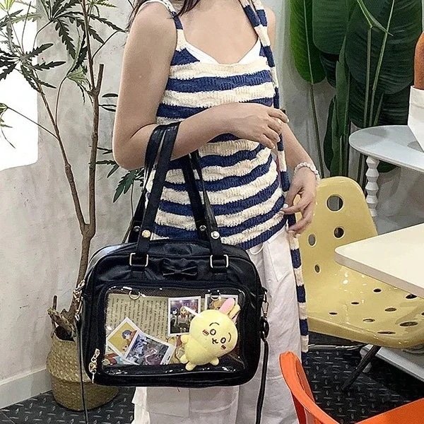 ２wayトートバッグ 推し活8 痛バッグ PU革 ショルダーバッグ 缶バッジバッグ付き ポーチ2点セット 痛バ 【1つ買うと10個無料】【1つ買うと10個無料】新作