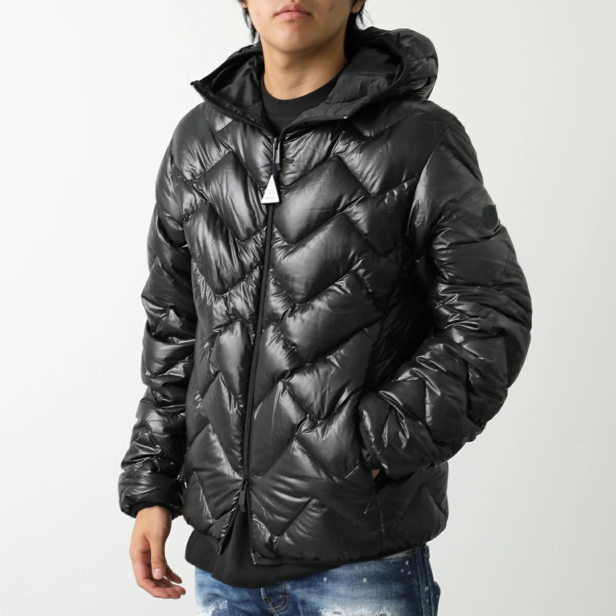 MONCLER Matt Black モンクレール マットブラック ダウンジャケット LAVERQ 1A00057 595OK メンズ ロゴ フード付き ラバーアイコンパッチ 999