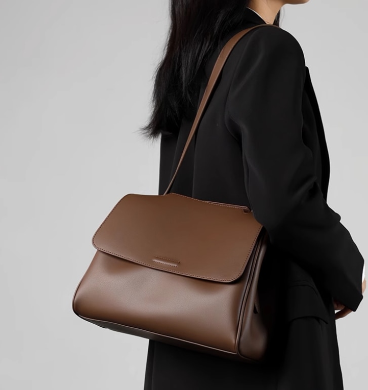 ナチュラルレザーソフトレザーフラップバッグショルダーバッグラグジュアリーレディースレザーバッグホボバッグ