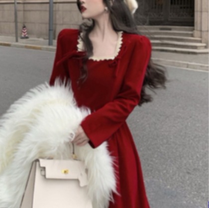 レッドカラーロングワンピースドレス ワンピース ドレス ロング丈 長袖 スクエアネック フレア 5,491円