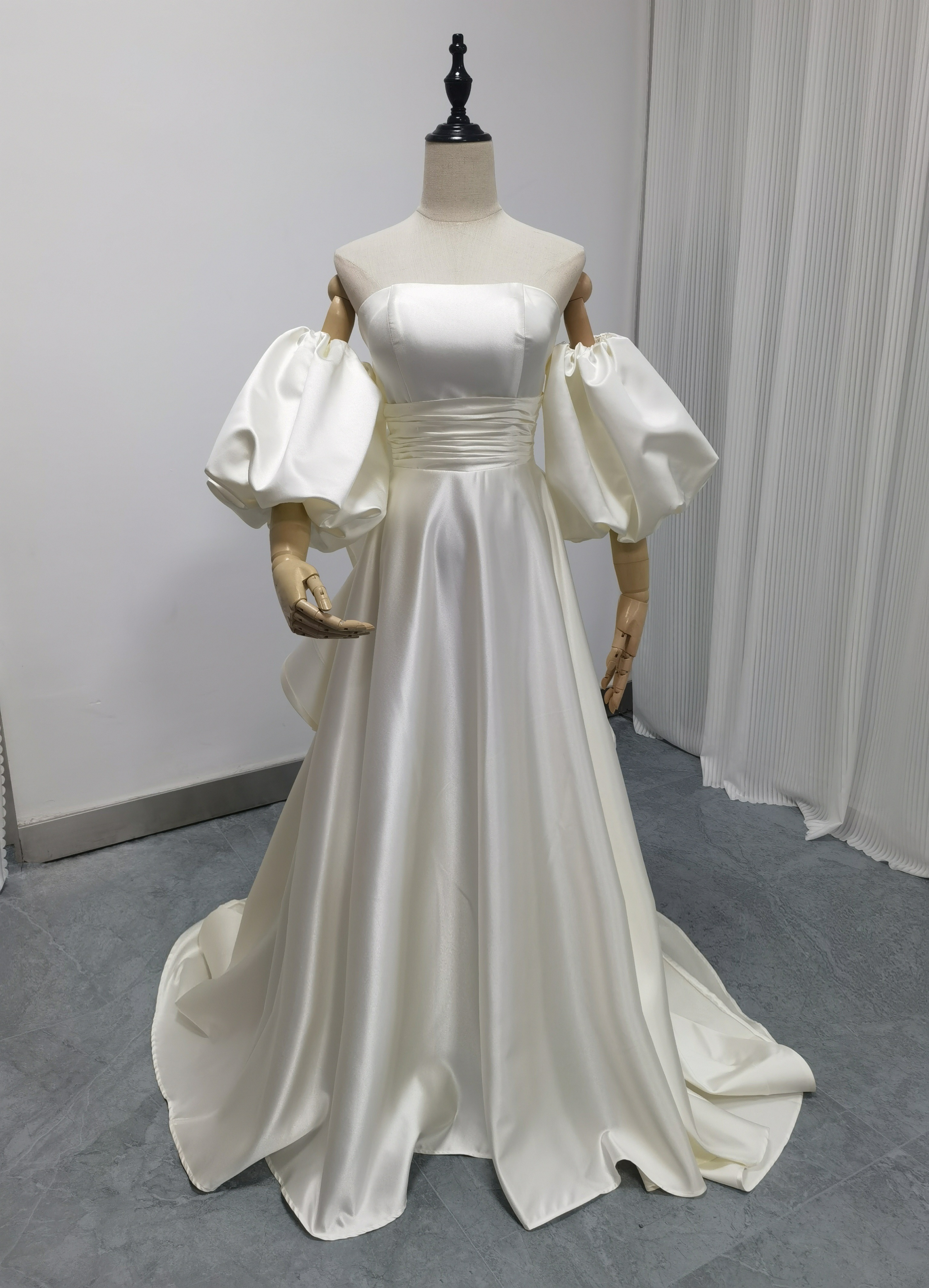 人気上昇！ウエディングドレス アイボリー ベアトップ ふっくら柔らかなバックリボン 取り外し袖 結婚式/披露宴