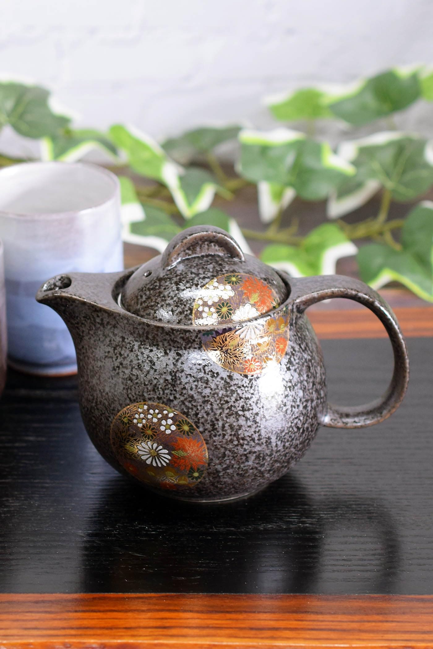 和座の蔵 おしゃれ 和食器 九谷焼 急須 ポット 丸紋金花詰 茶こし網付 陶器 高級 ブランド 食器 日本製 誕生日プレゼント 4,748円
