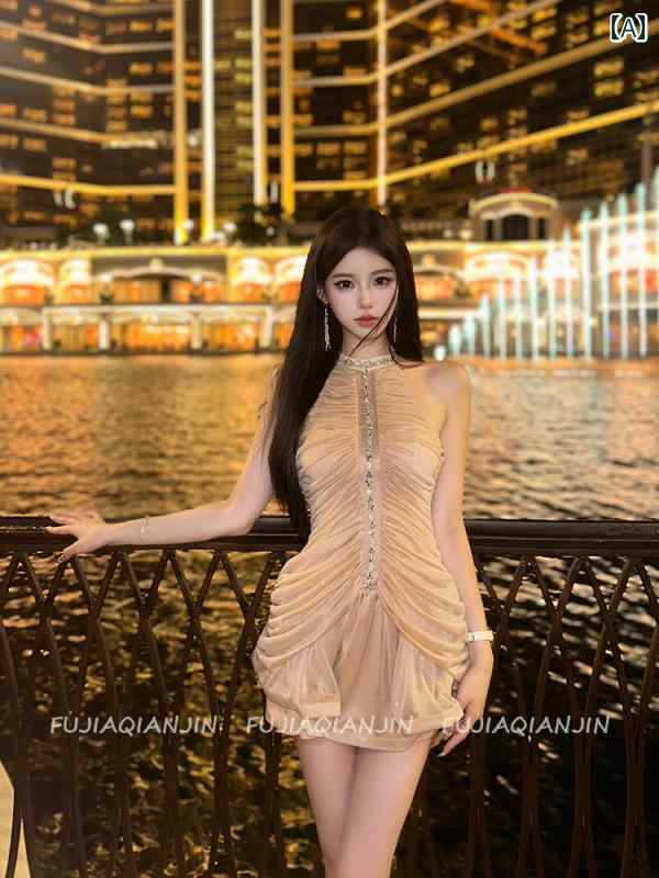 ドレス　パーティー　レディース フレンチの 重厚な ラインストーンが ちりばめられた ホルターネックの ドレス 軽くて ハイエンドの な ハイエンド なの スリム ショート スカート