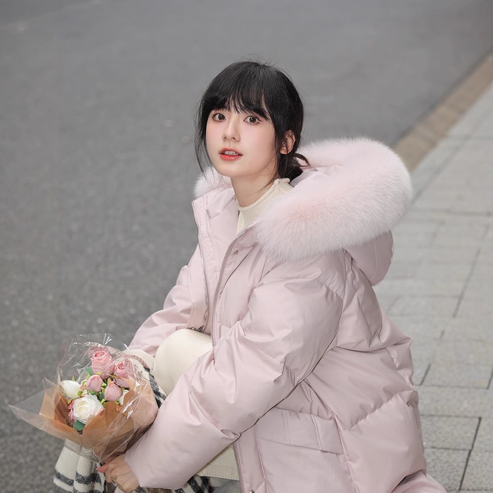 韓国スタイルの大きな毛皮の襟 2024 冬の新ダウンジャケット女性のミッドレングス緩い肥厚カレッジスタイルホワイトダックダウンジャケット