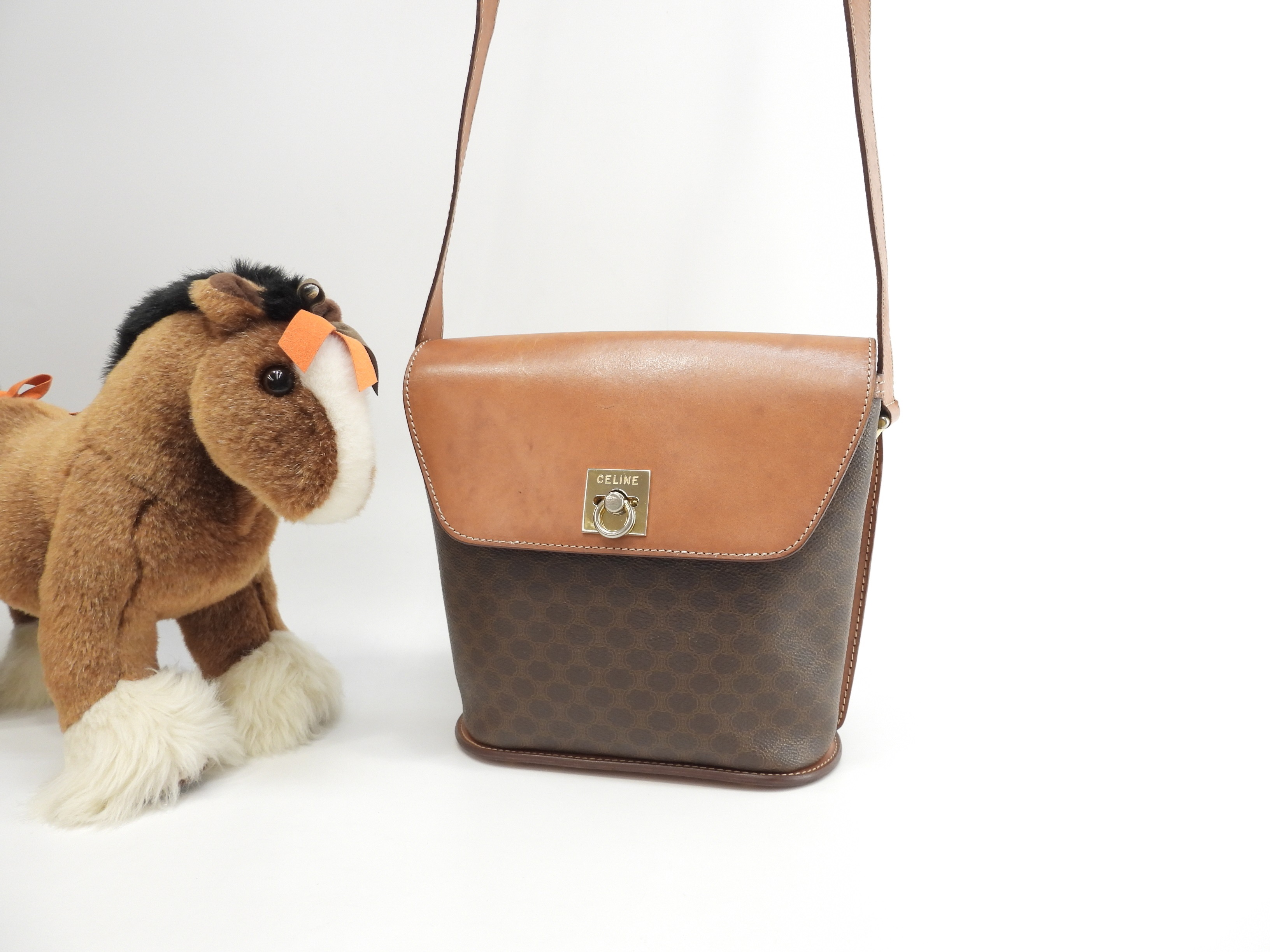 ポシェット 蓋レザー マカダム茶 クロスボディバッグ 斜掛ショルダー トリオンフ@M91*