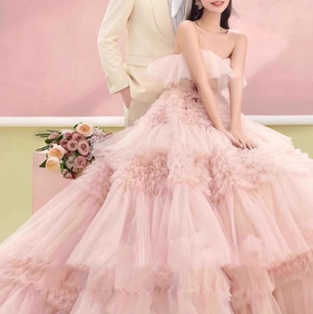 カラードレス ピンク ベアトップ 柔らかく重ねたチュールスカート 可愛い 前撮り