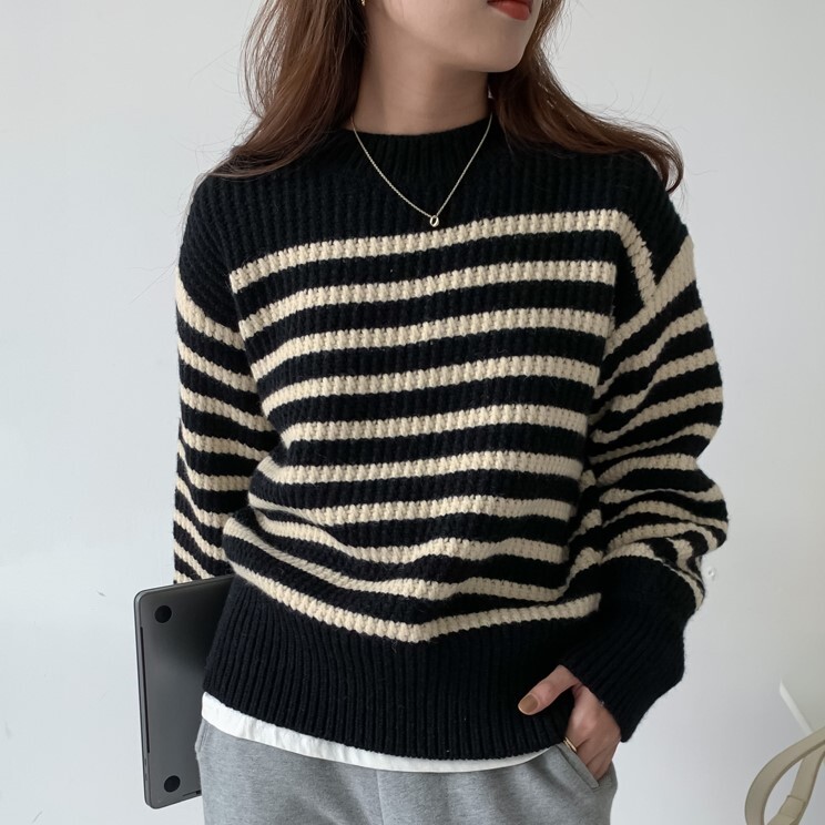 オーバーサイズ ローゲージ トップス セーター ミディアム丈 長袖 ドロップショルダー 襟なし クルーネック ニット 伸縮性 厚手 ざっくり編み かわいい 大人可愛い シンプル カジュアル おしゃれ