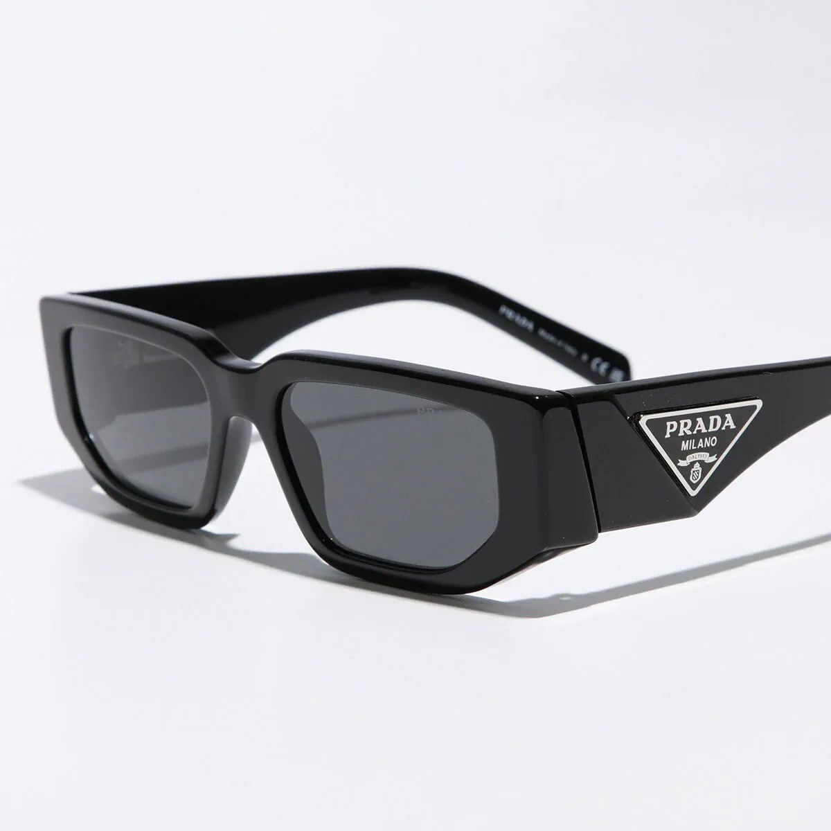 PRADA プラダ サングラス SPR 09Z メンズ スクエア型 セルフレーム フルリム トライアングルロゴ メタルロゴ アイウェア 1AB-5S0/BLAC