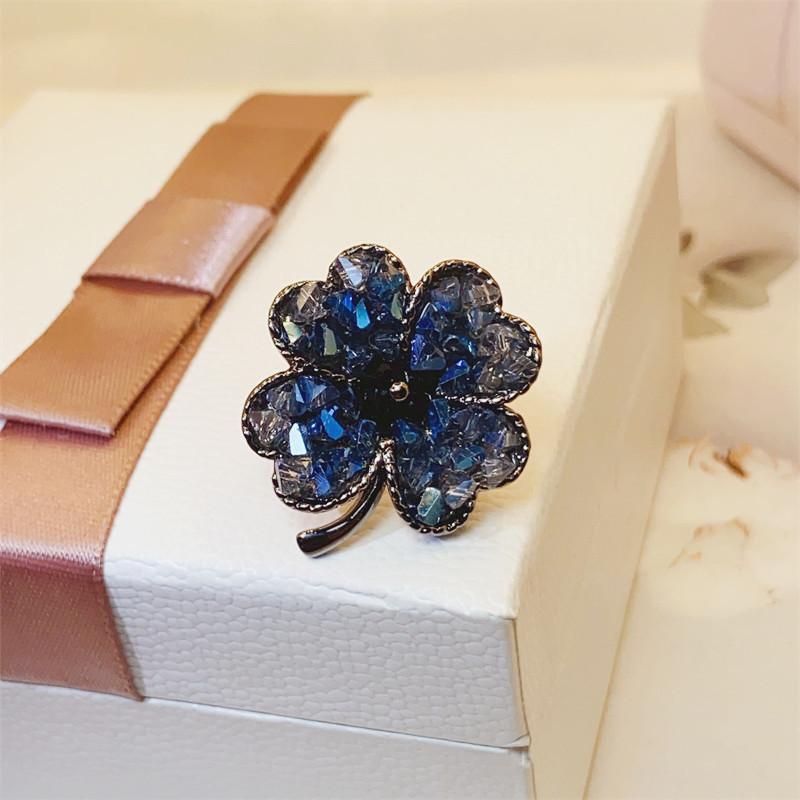 四つ葉 クローバー ブローチ ラペルピン レディース メンズ 縁起良い スーツ アクセサリー セレモニー フォーマル カジュアル ハイエンド 高級感 ガンブラック フラッシュ 花 女性 ライト 襟ピン 5,481円