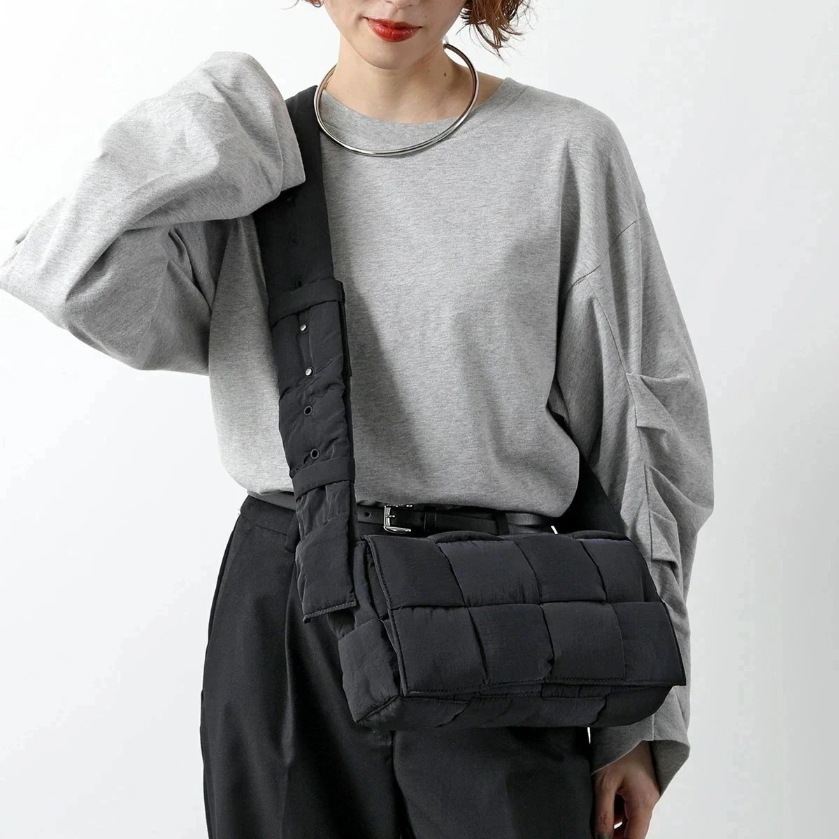 BOTTEGA VENETA ボッテガヴェネタ ショルダーバッグ MEDIUM PADDED CASSETTE ミディアム パテッド カセット 749878 V