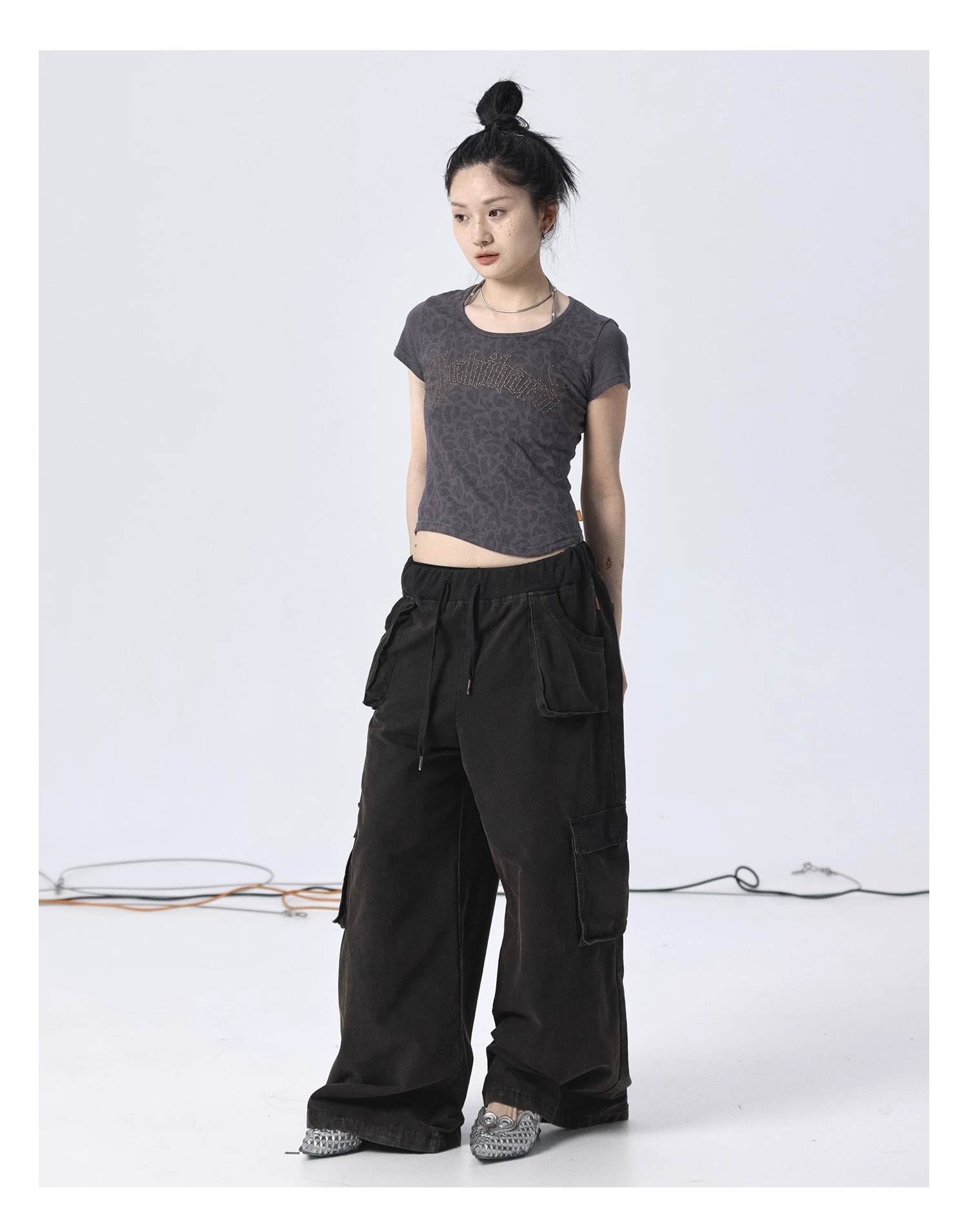 秋 デザイン センス ニッチ ウェーブ 裾 半袖 レディース ホット ダイヤモンド Tシャツ レディース 個性的 トップス Tシャツ 袖あり 半袖 ラウンドネック 襟なし シンプル カジュアル