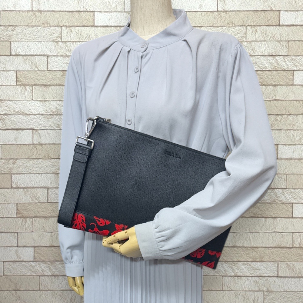 プラダ 花柄 サフィアーノ クラッチバッグ レザー 2NH001 ブラック PRADA 中古 美品