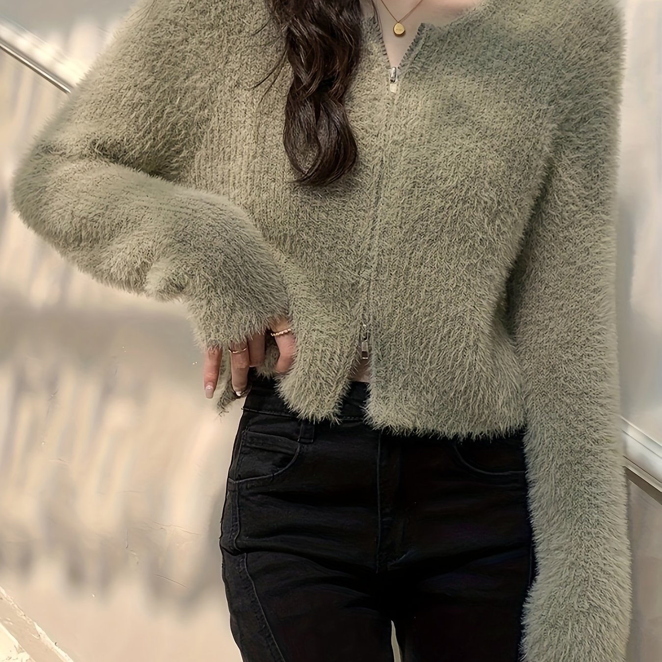 女性用ショートニットジャケット秋冬の定番ハイウエスト黒