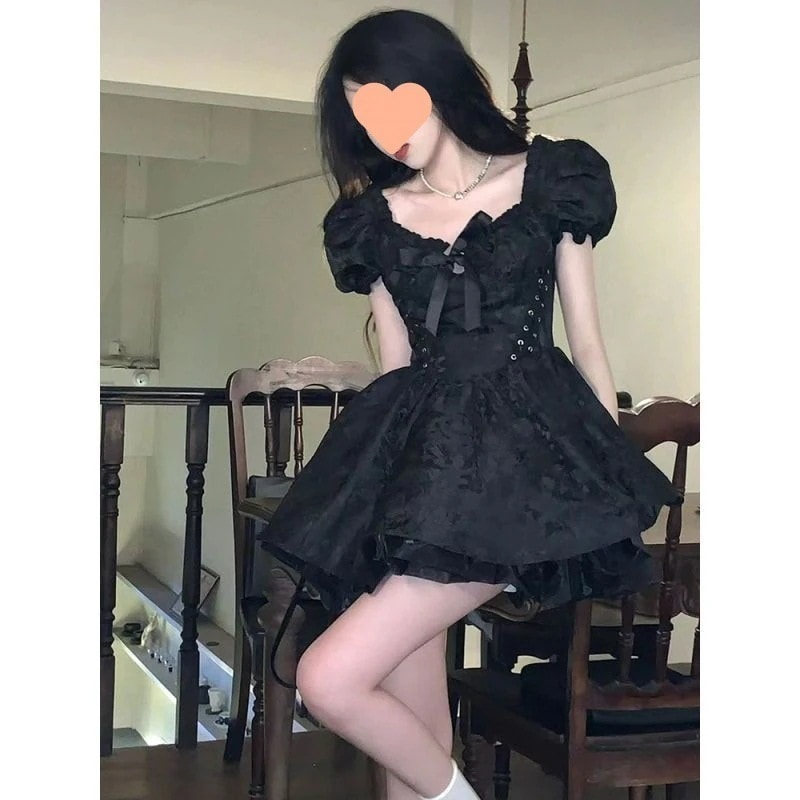 夏のデザインのふわふわスカートが付いた女性のための小さなウエスト痩身パフスリーブドレス