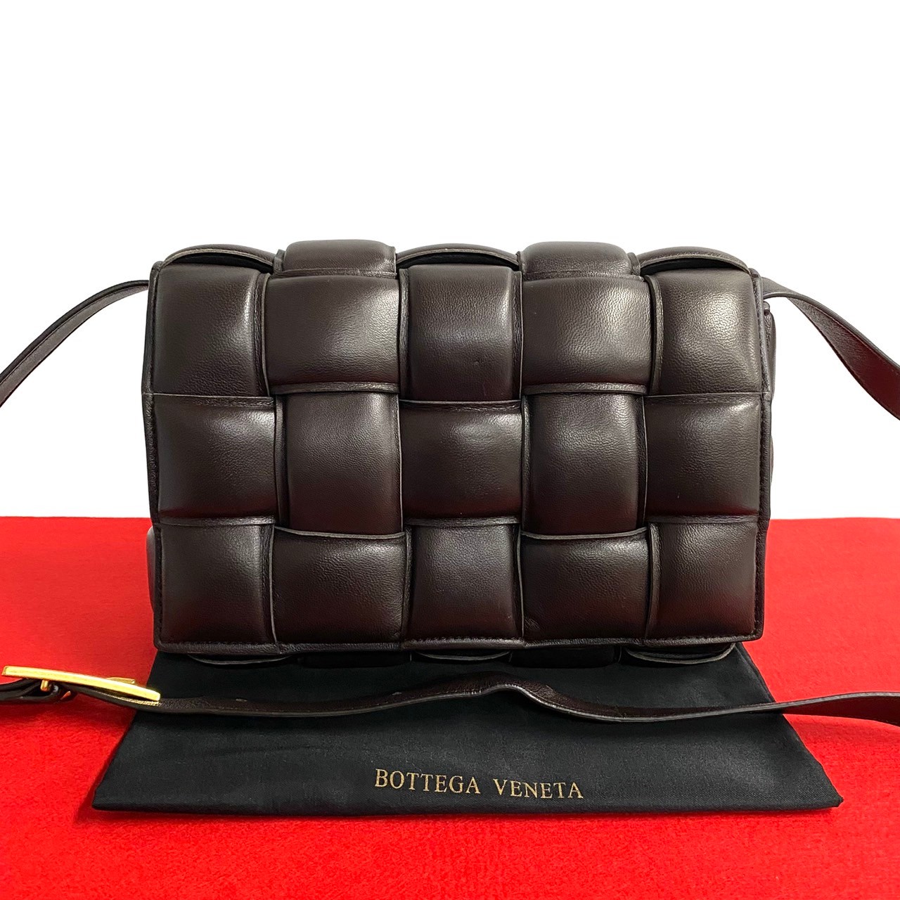 パテッド カセットショルダーバッグ レザー ブラウン 37582