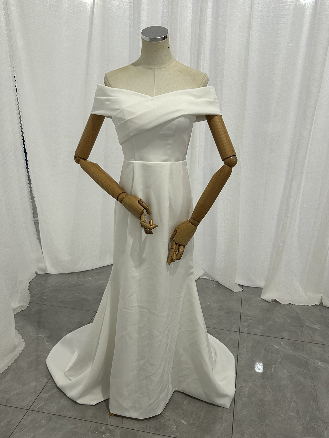 パーティードレス オフホワイト 優雅なシルエット オフショルダー ファスナー 前撮り