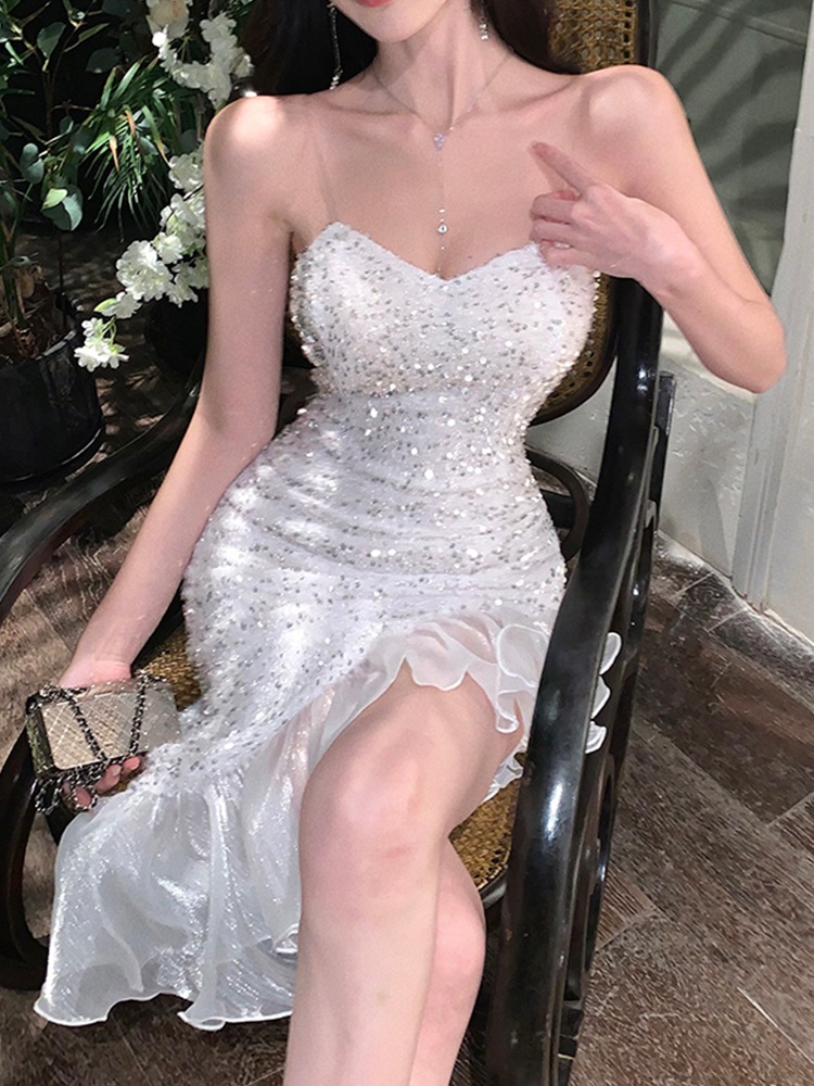 セクシーなバックレスクイーンホワイトストラップレススパンコールドレスフェミニンバンケットドレスロングフィッシュテールドレス