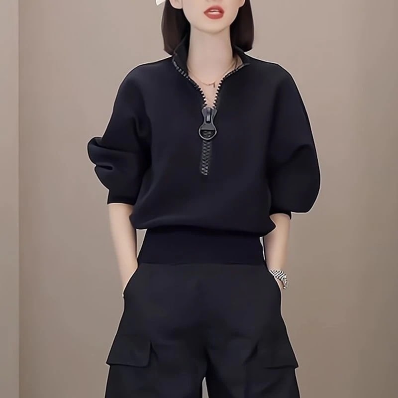 黒のゆったりとしたスタンドカラーのヘッダージッパーにスエードのパーカーレディース新作トップス