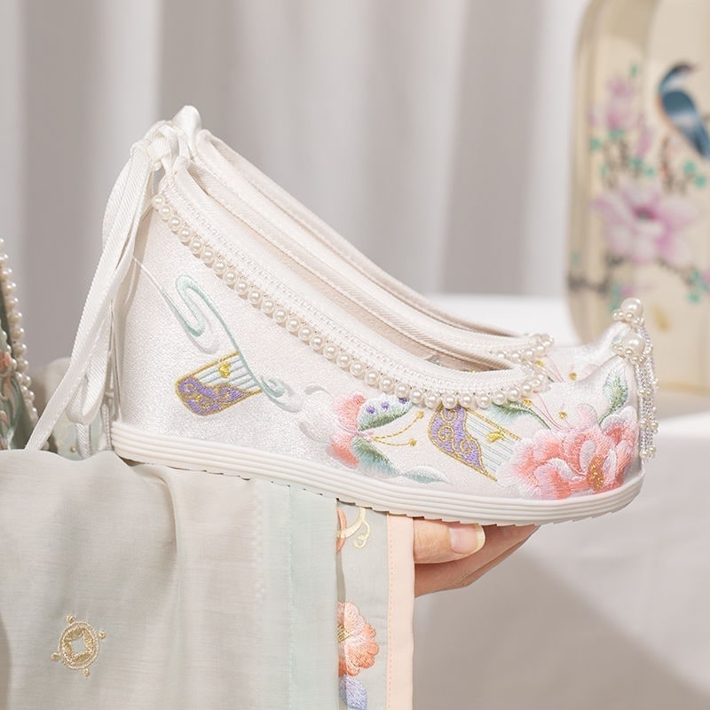 インナー強化パールサテン刺繍古代衣装漢服靴快適なエスニックスタイル明朝唐スーツビーズ多用途靴