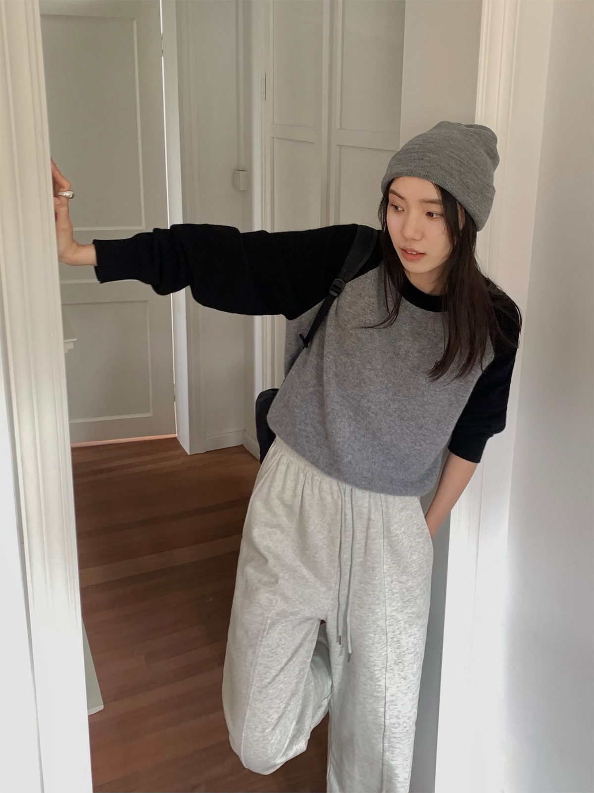 カジュアル風衝突色肩袖セーターニット女2023冬新丸襟セーター21697