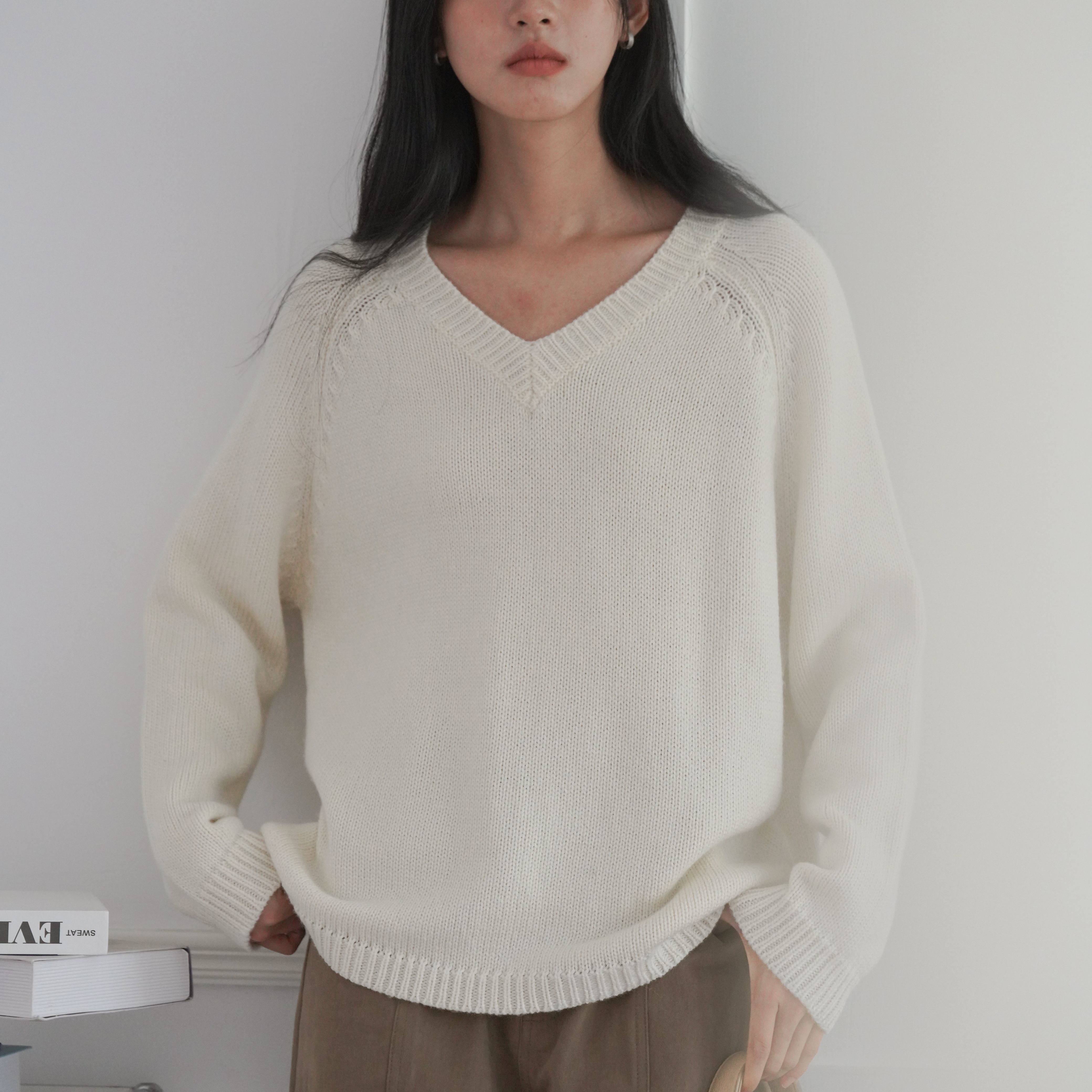 トップス セーター 長袖 Vネック プルオーバー ミディアム丈 萌え袖 かわいい 大人可愛い きれいめ シンプル 上品 おしゃれ かっこいい カジュアル こなれ感 個性的 主役級 ラフ ルーズ 存在感
