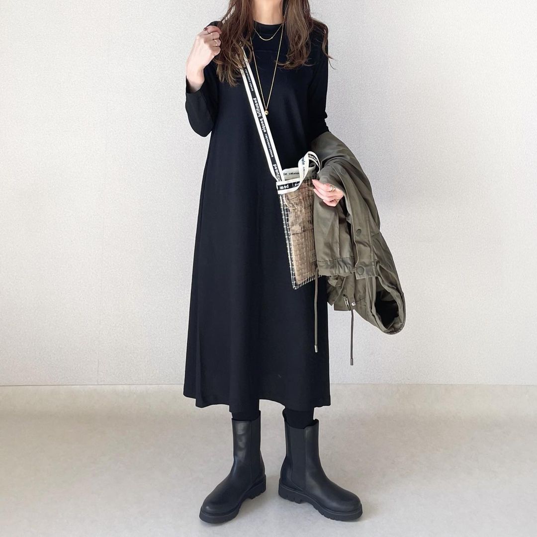 【超人気】 合わせやすい 無地 長袖 ブラック ラウンドネック カジュアルワンピース