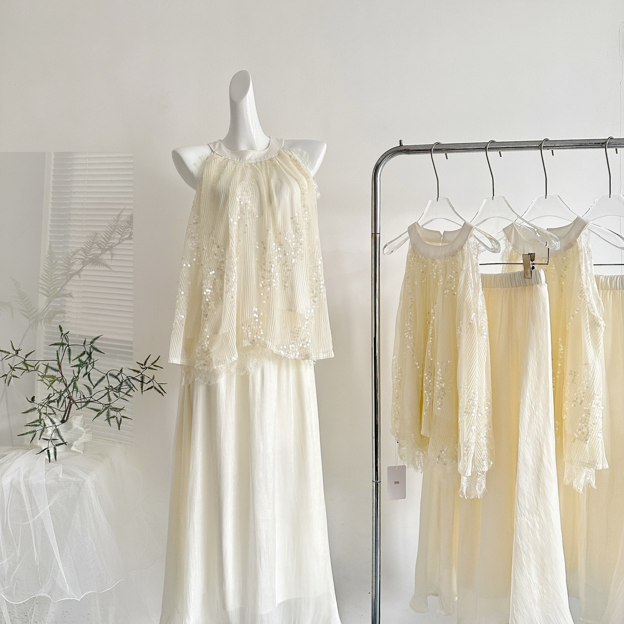 【雅喬 千山暮雪 ギャザー ラメ ノースリーブ ホルターネック Aライン トップス スカート 2点セット 女性用】