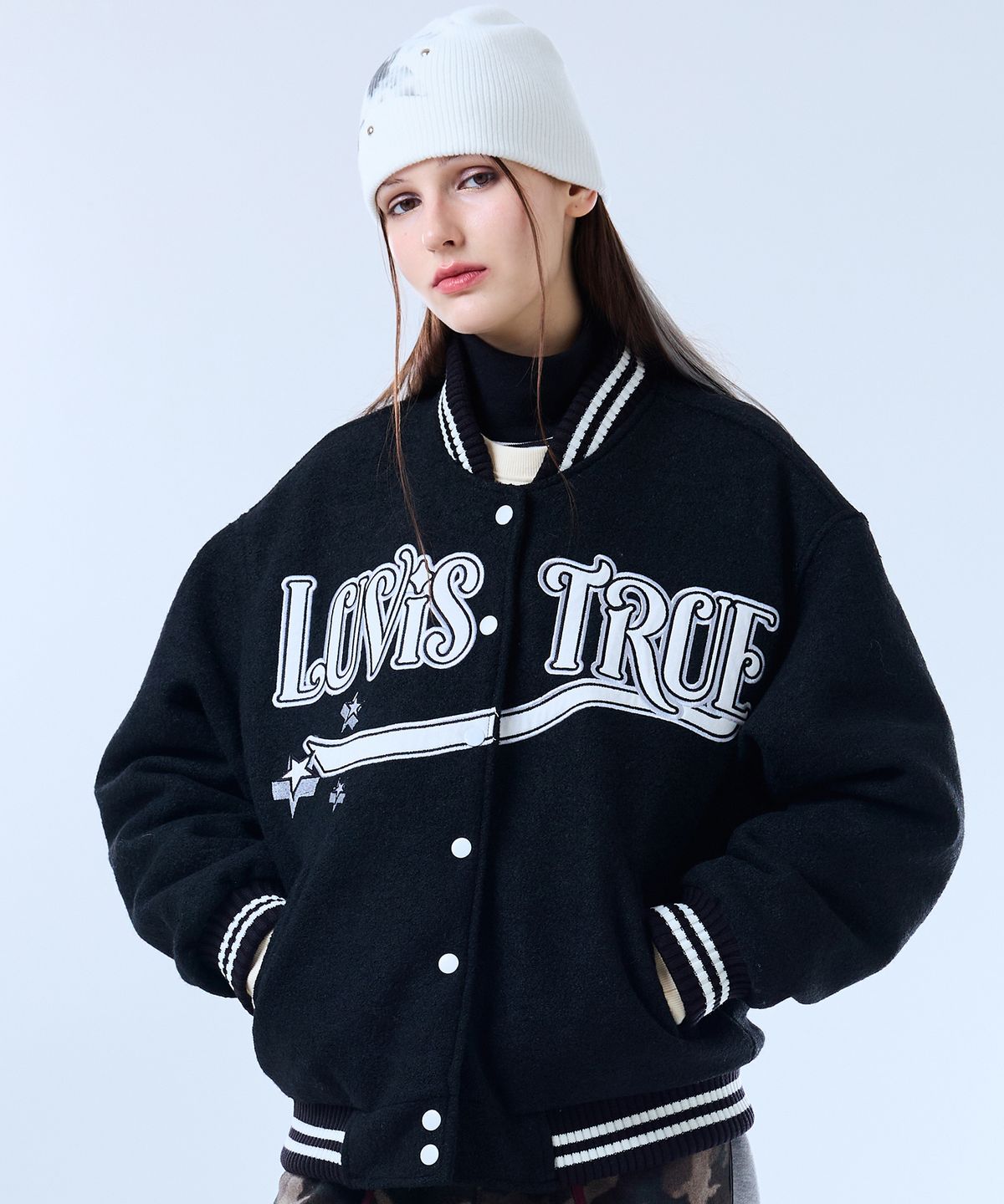 Qoo10 LUV IS TRUE FS LUV VARSITY ロゴ ミド Qoo10 LUV IS TRUE FS LUV VARSITY ロゴ ミド