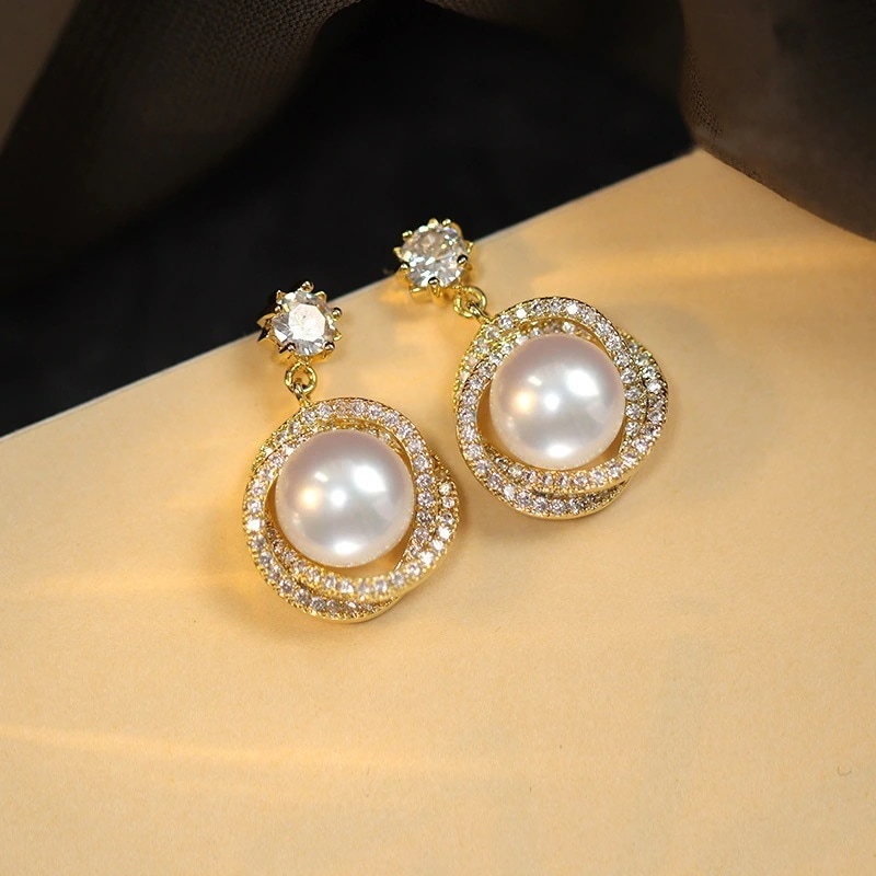 【1点ご購入 で10点プレゼントいたします】真珠のイヤリング女性のシンプルな気質高級感2025新イヤリング